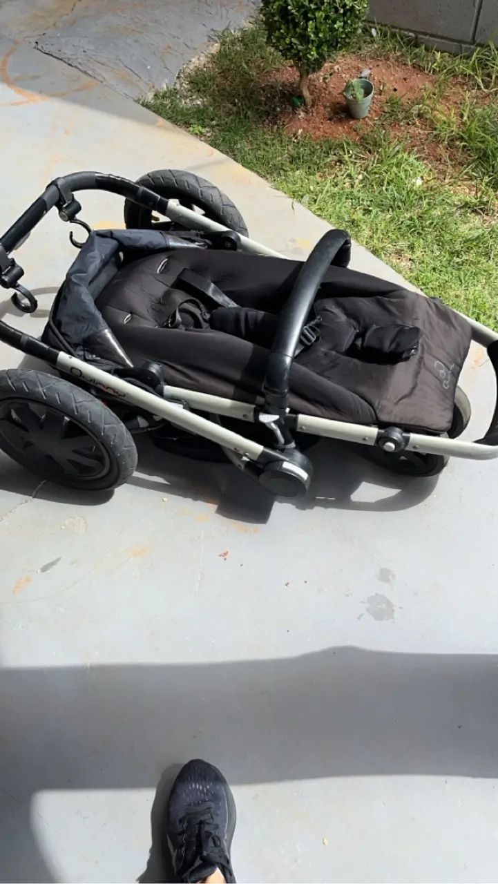 Carrinho de Bebê Quinny Buzz Xtra com Bebe conforto, adaptador e base para carro  - Foto 2