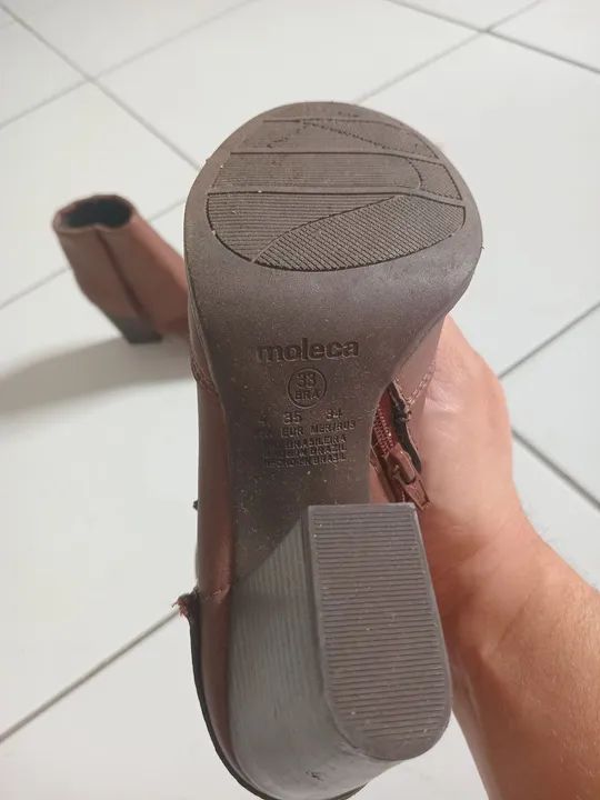 Botas de cano curto marrons marca Moleca - Foto 5