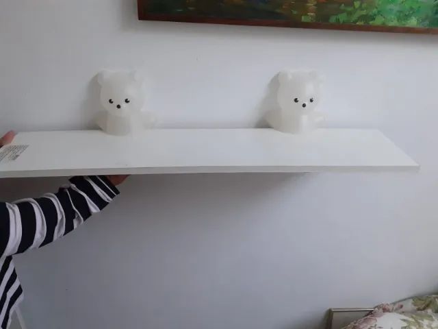 Prateleira com suporte de ursinho para a parede