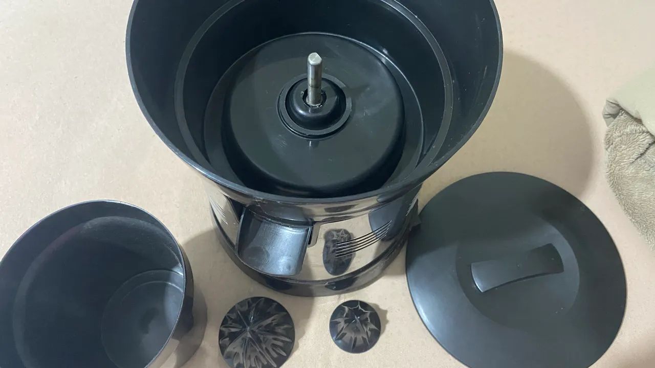 Espremedor de frutas mondial