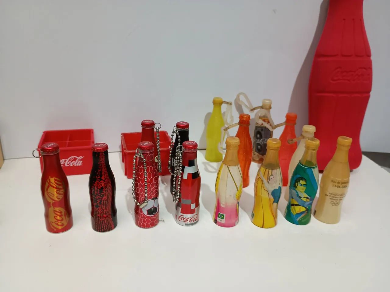 Lote de garrafinhas mais engradado + estojo coca-cola - Foto 4