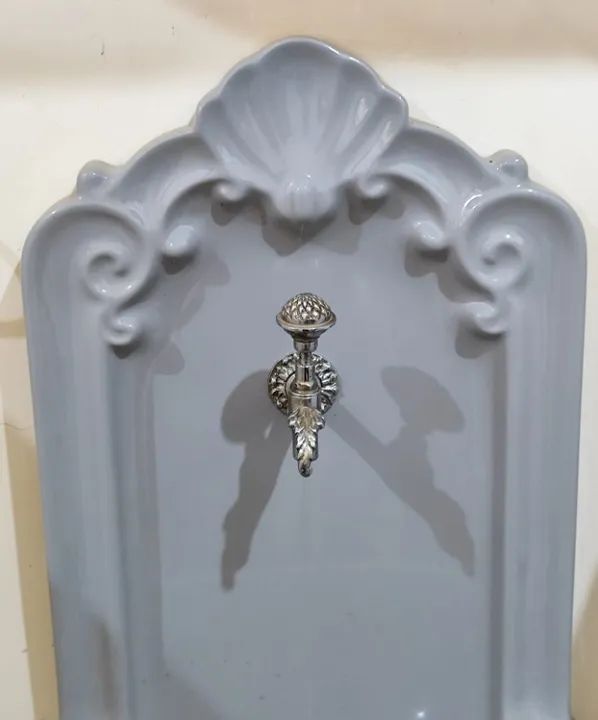 Lavatório antigo modelo oratório - acompanha torneira - Foto 2