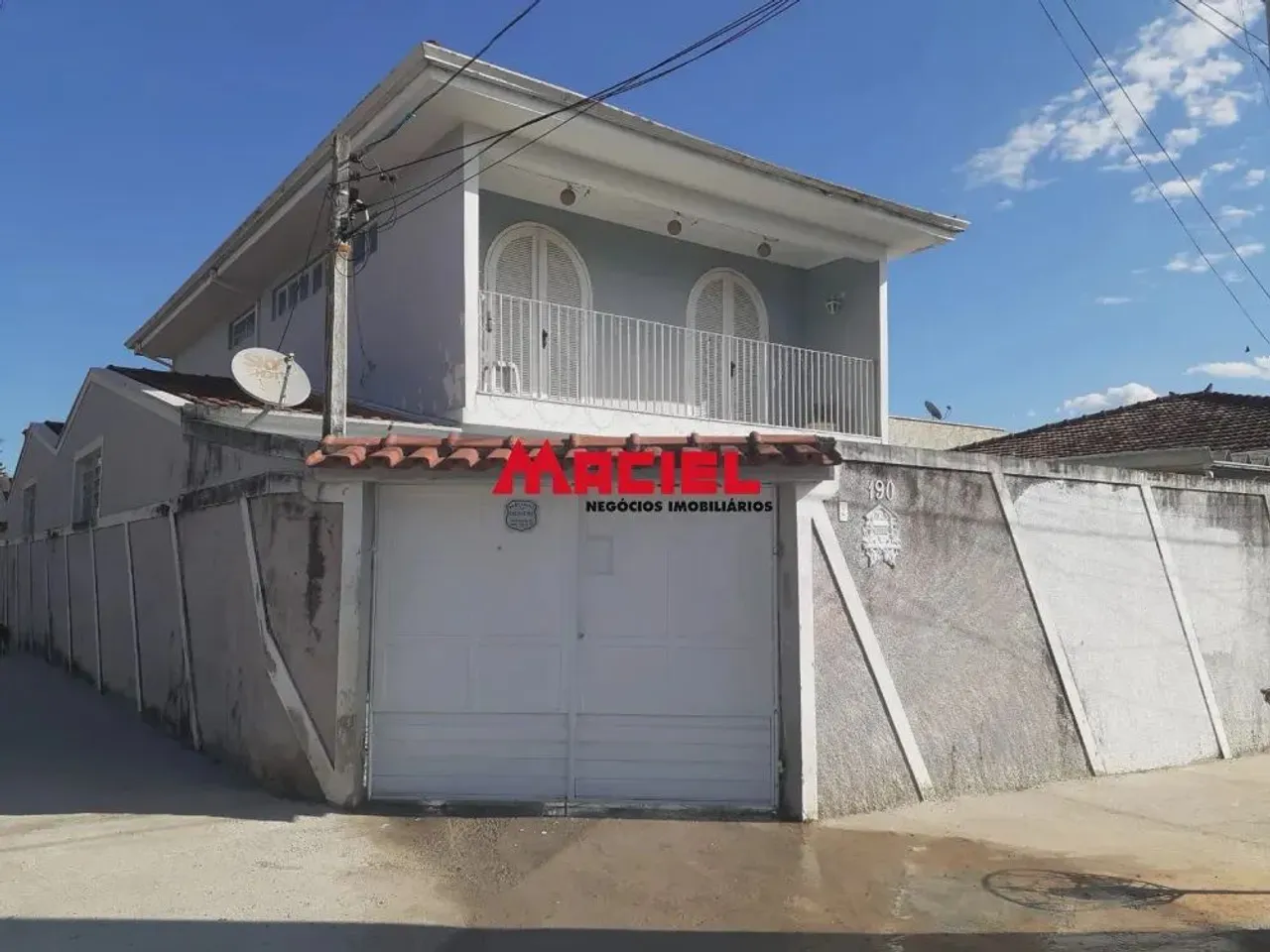 OPORTUNIDADE IMPERDÍVEL NO MONTE CASTELO Sobrado a apenas 5 minutos do centro de São José!