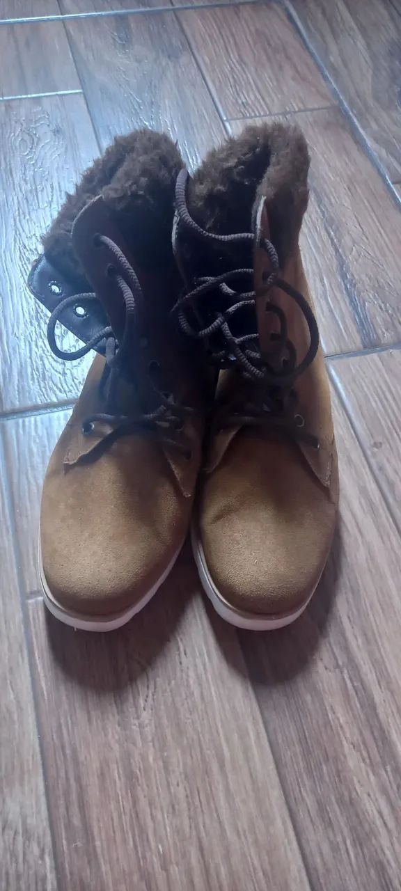Bota com detalhe em camurça. - Foto 3