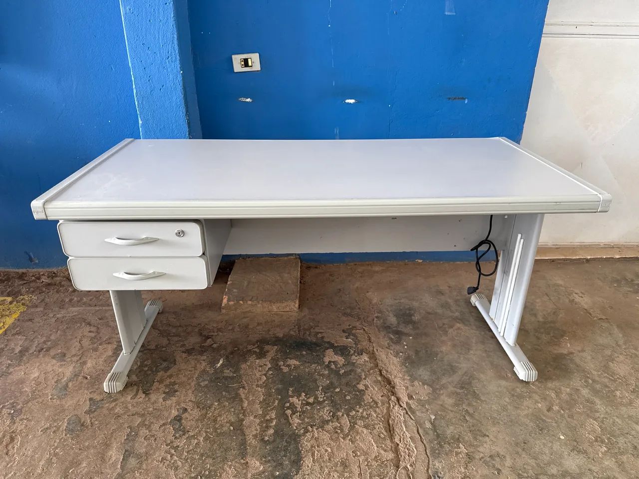 Mesa Cinza com duas Gavetas64385507985410123