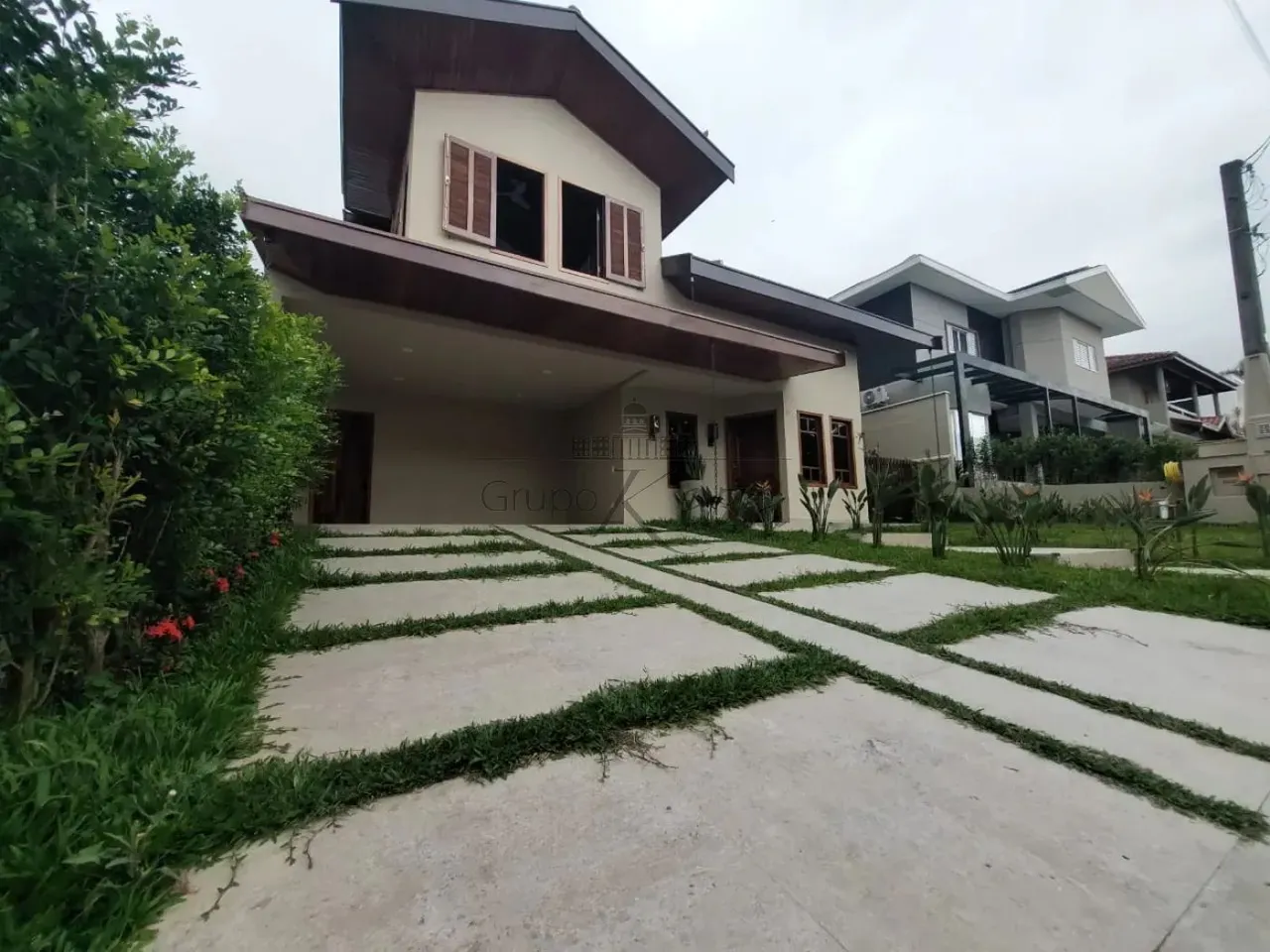 Casa em Condomínio - Residencial Villa Branca I - Reformada