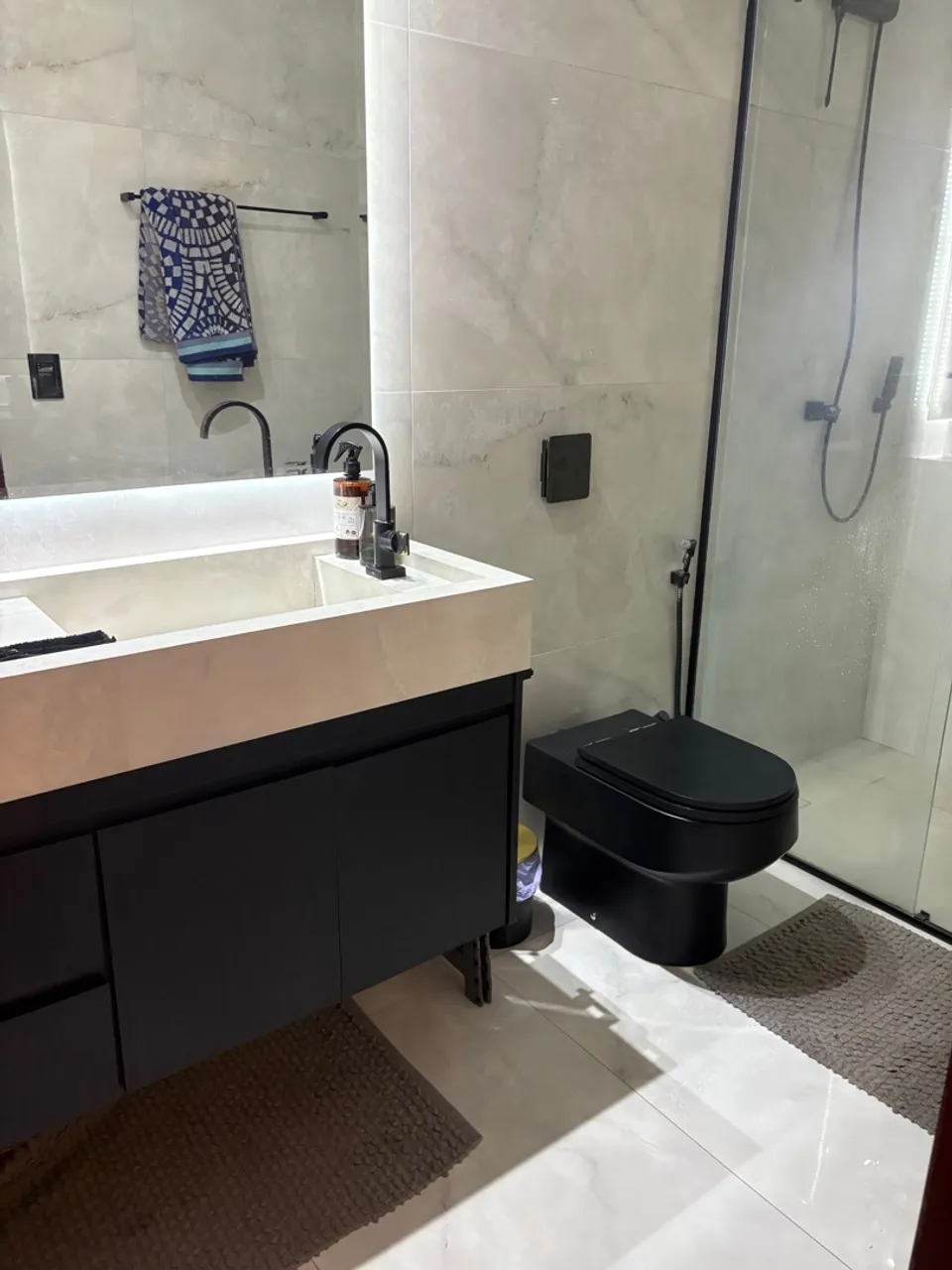 Alugo um lindo Apartamento no Alto Bueno Todo mobiliado e decorado.