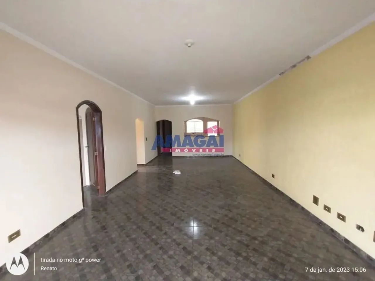 Sobrado amplo para aluguel no Centro de Igaratá
