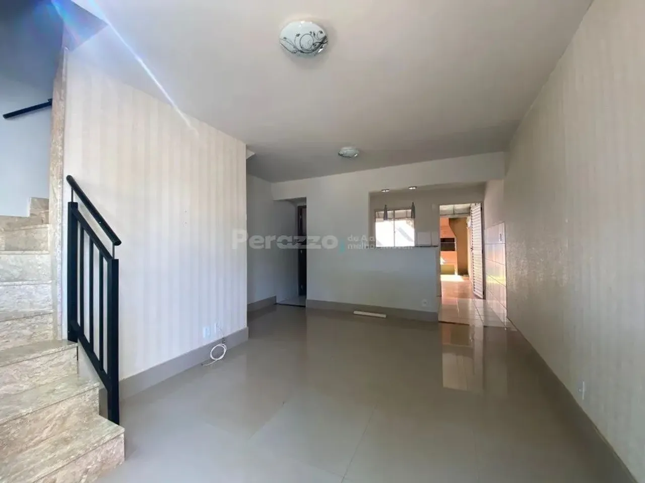 Excelente Casa localizado no Jardins Mangueiral na QC 05 por R$2.600,00. TAXA DE CONDOMÍNI