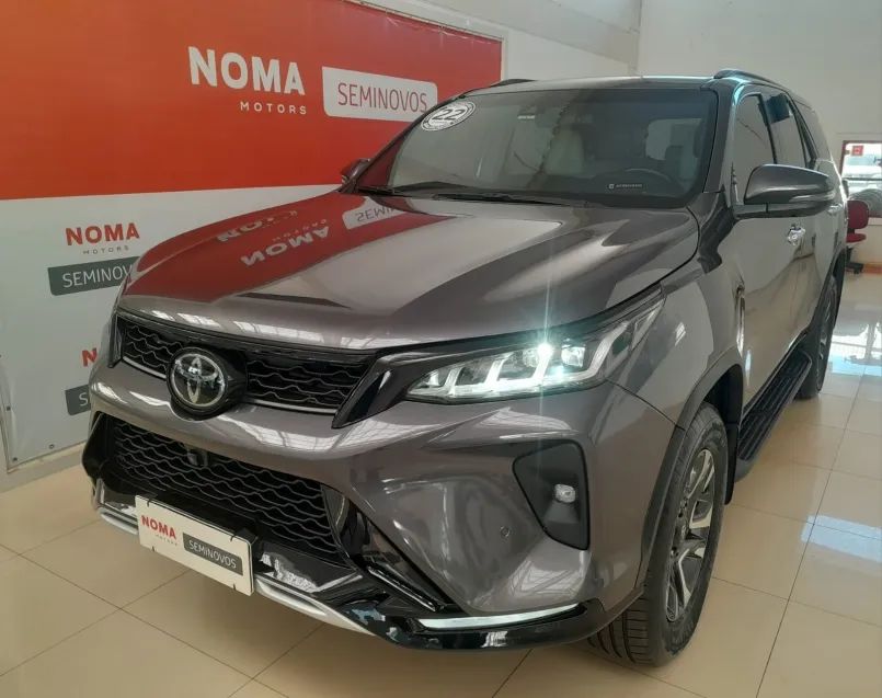 Toyota HILUX SW4 2.8 D-4D TURBO DIESEL DIAMOND 7L 4X4 AUTOMÁTICO