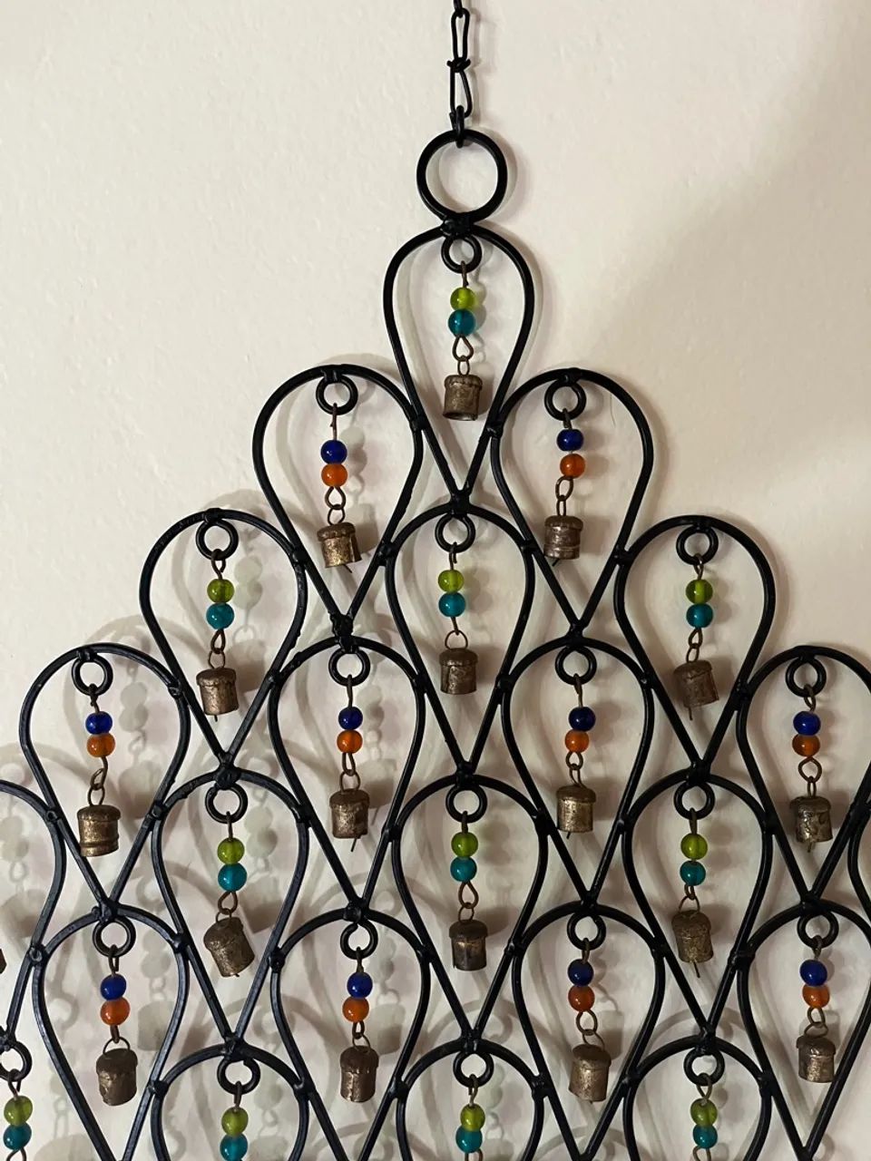 Enfeite Decorativo com Sinos e Contas Coloridas - Foto 4