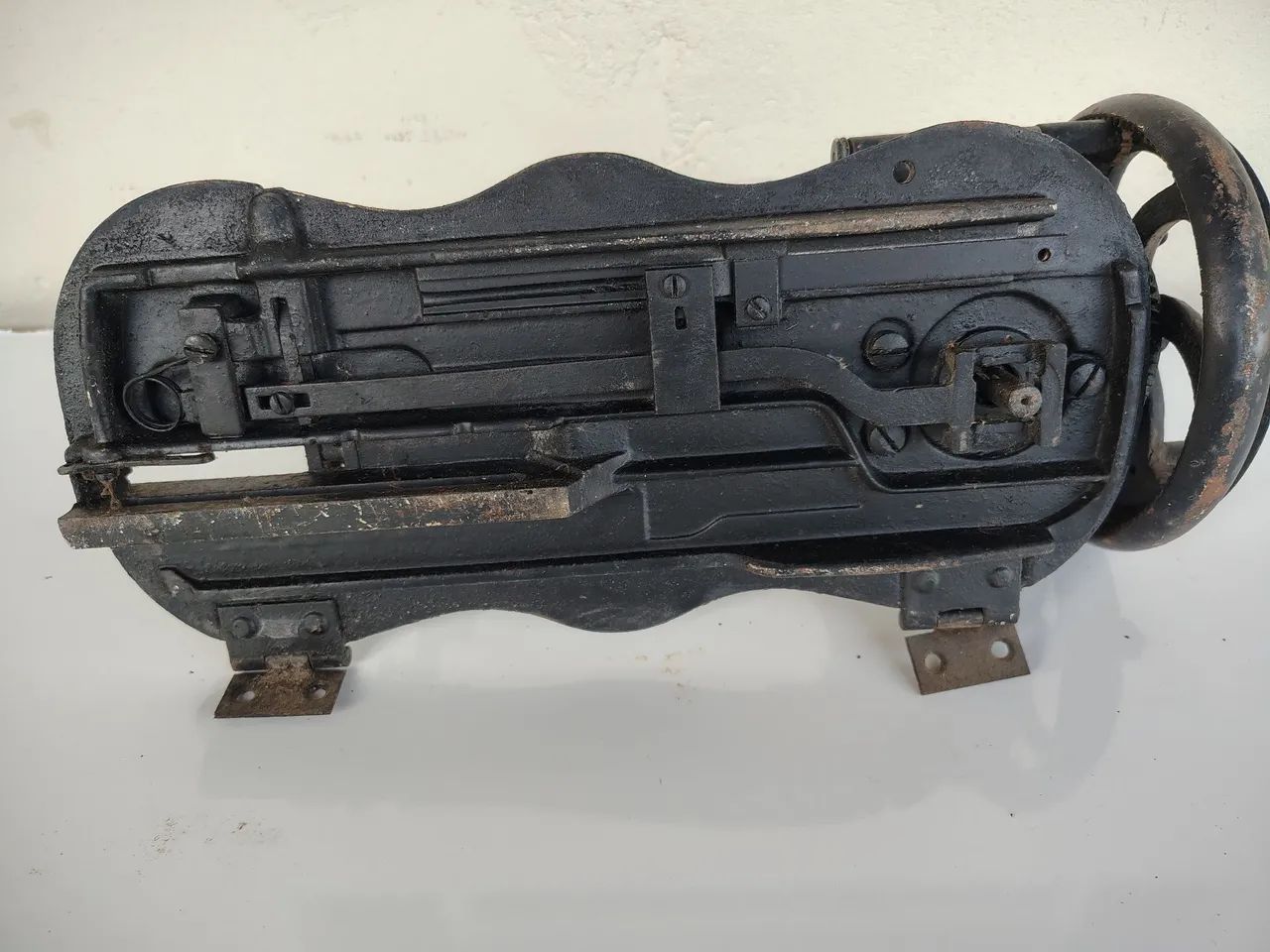 Máquina de Costura Antiga - Foto 3