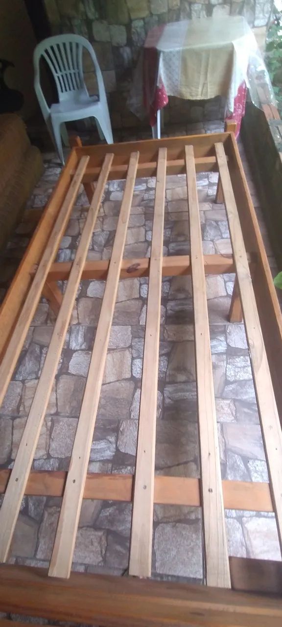 Cama de madeira de solteiro64276673521666123
