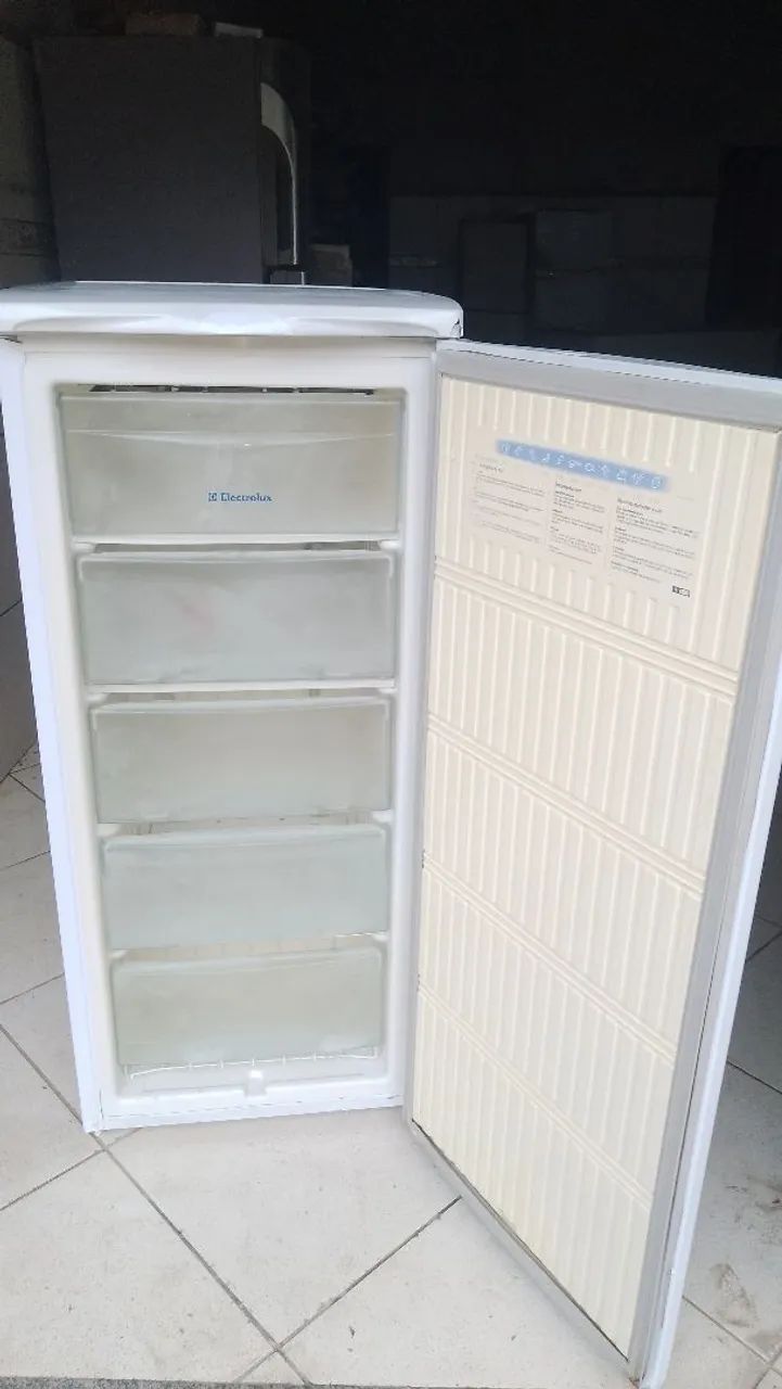 Vendo frizer Electrolux uma porta dupla ação 5 gavetas,parco 12x entrego  - Foto 4