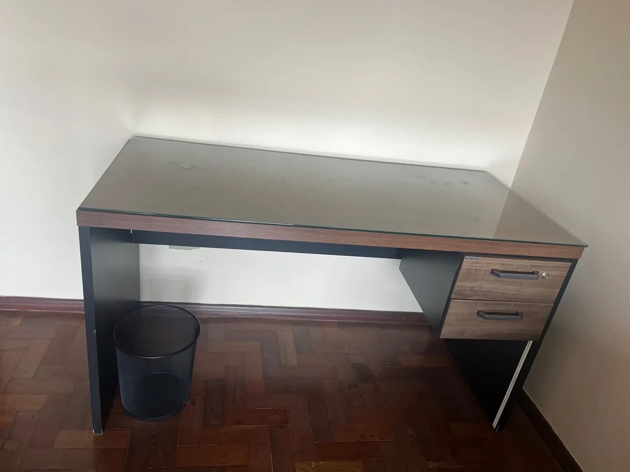 Office desk64316478894082122