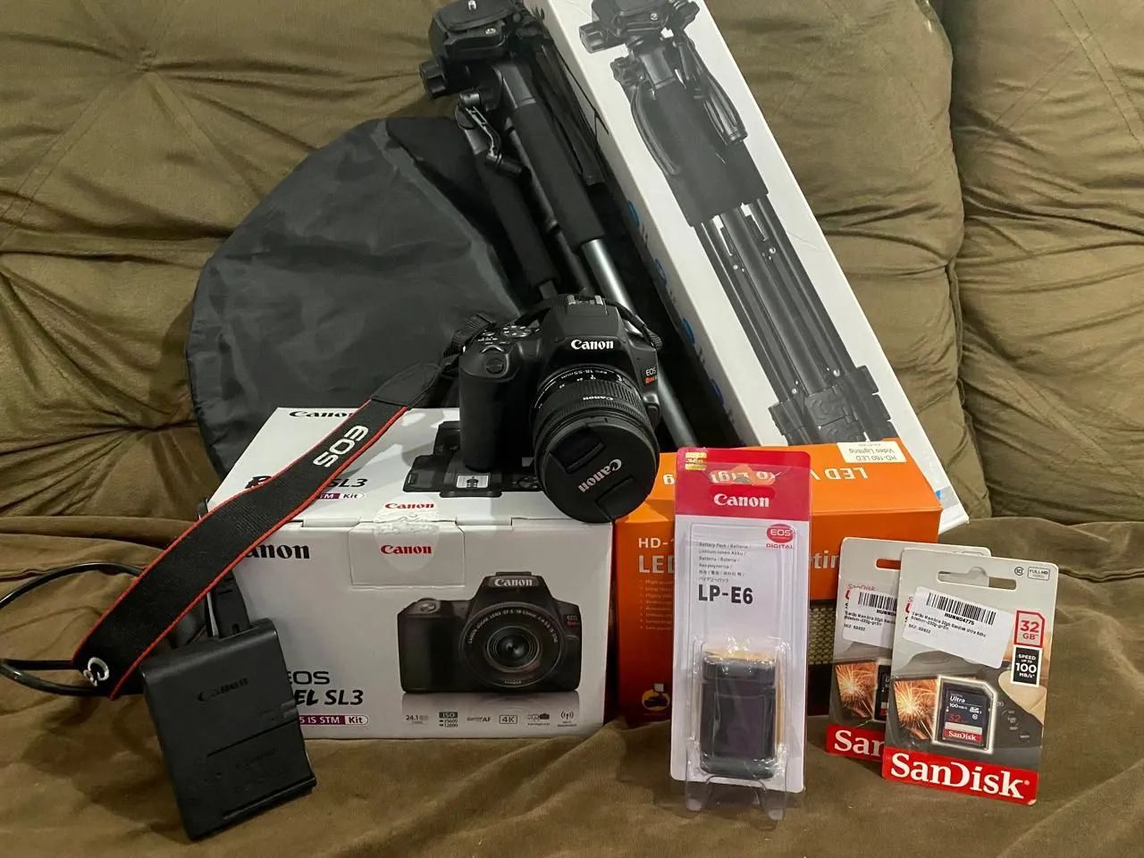 Kit Canon Rebel SL3 + Acessórios (Semi-novo)