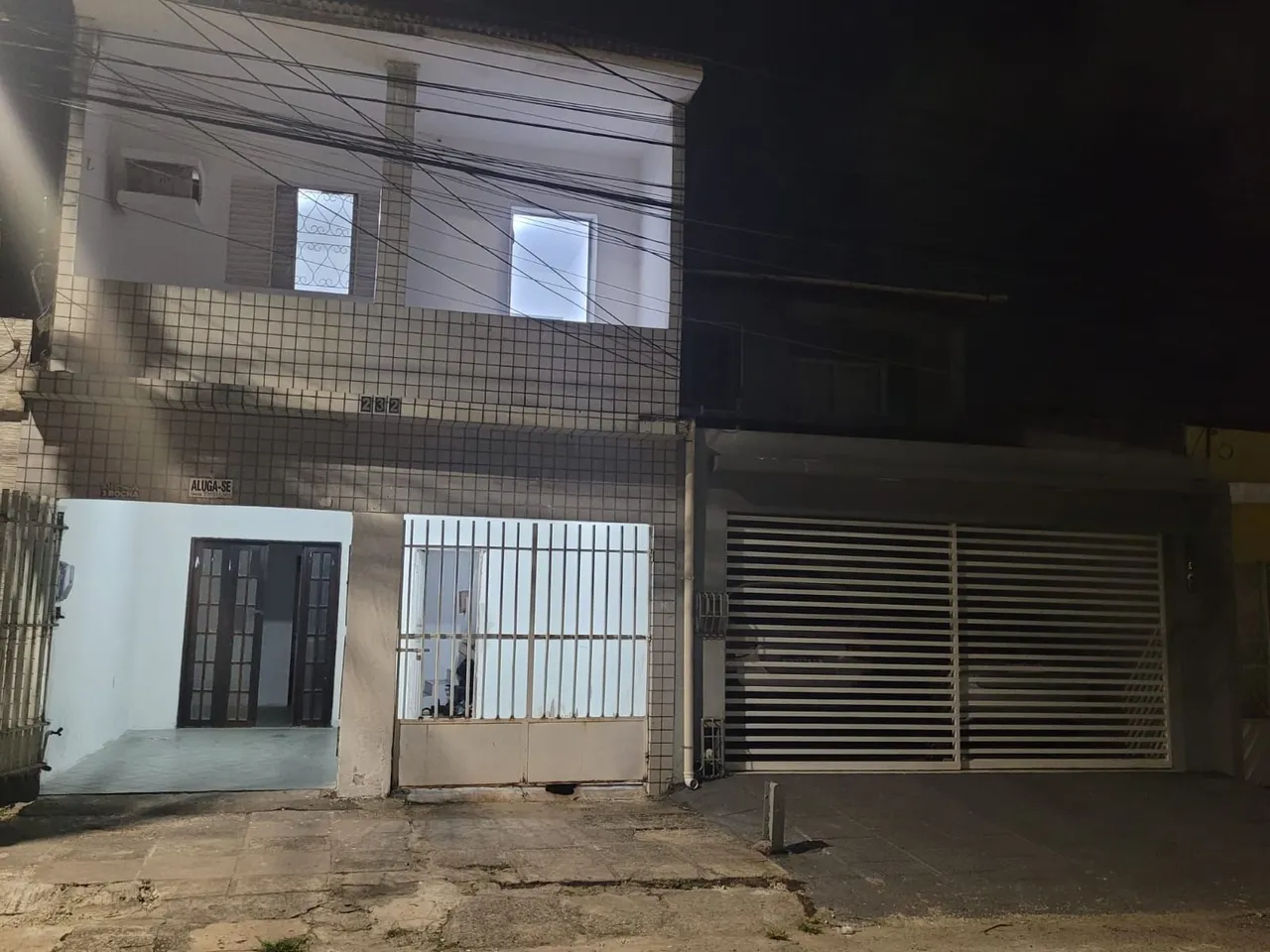 Aluga - se uma casa