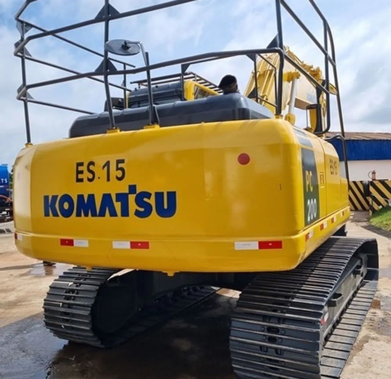 Escavadeira Komatsu PC200 ES.15 - Foto 3