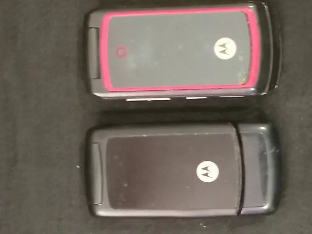 Dois telefones antigos funcionando