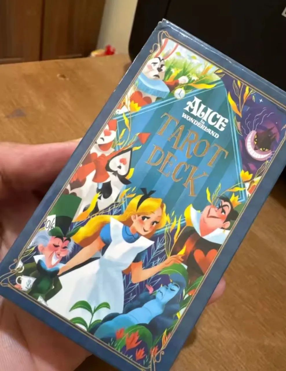 Deck Tarot Alice in Wonderland - 78 cartas em inglês  - Foto 2