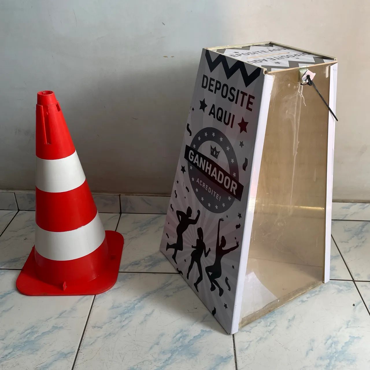 Urna para sorteios Grande +Cadeado - Foto 2