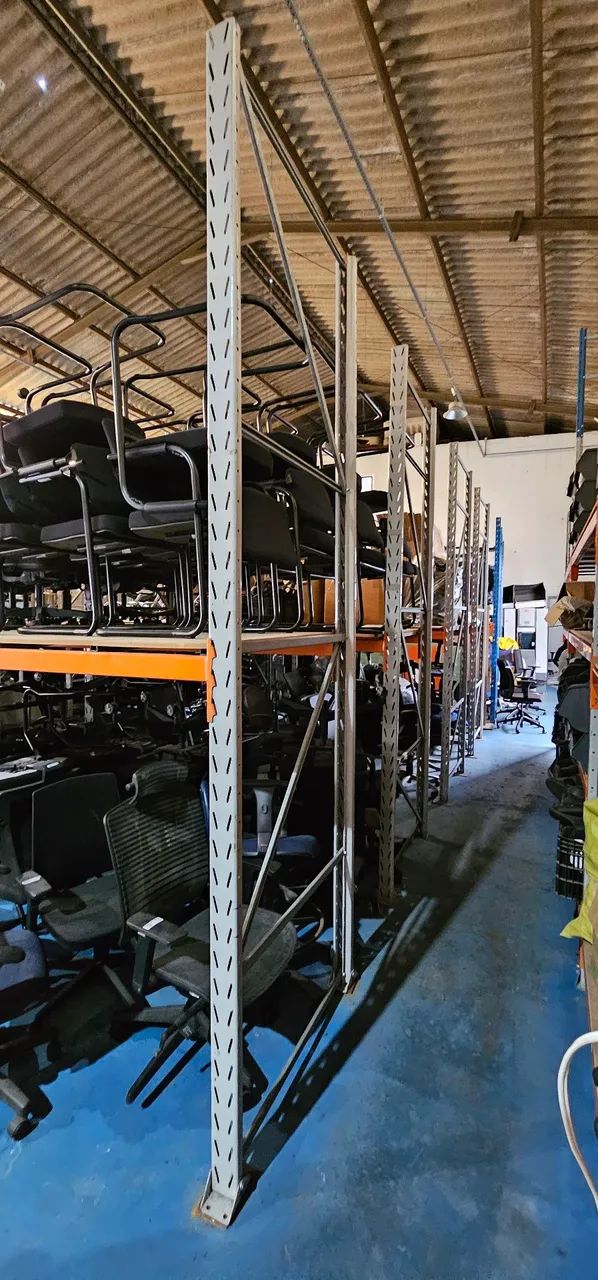 Lote de porta pallets com adaptação para estantes de armazenagem - Foto 4