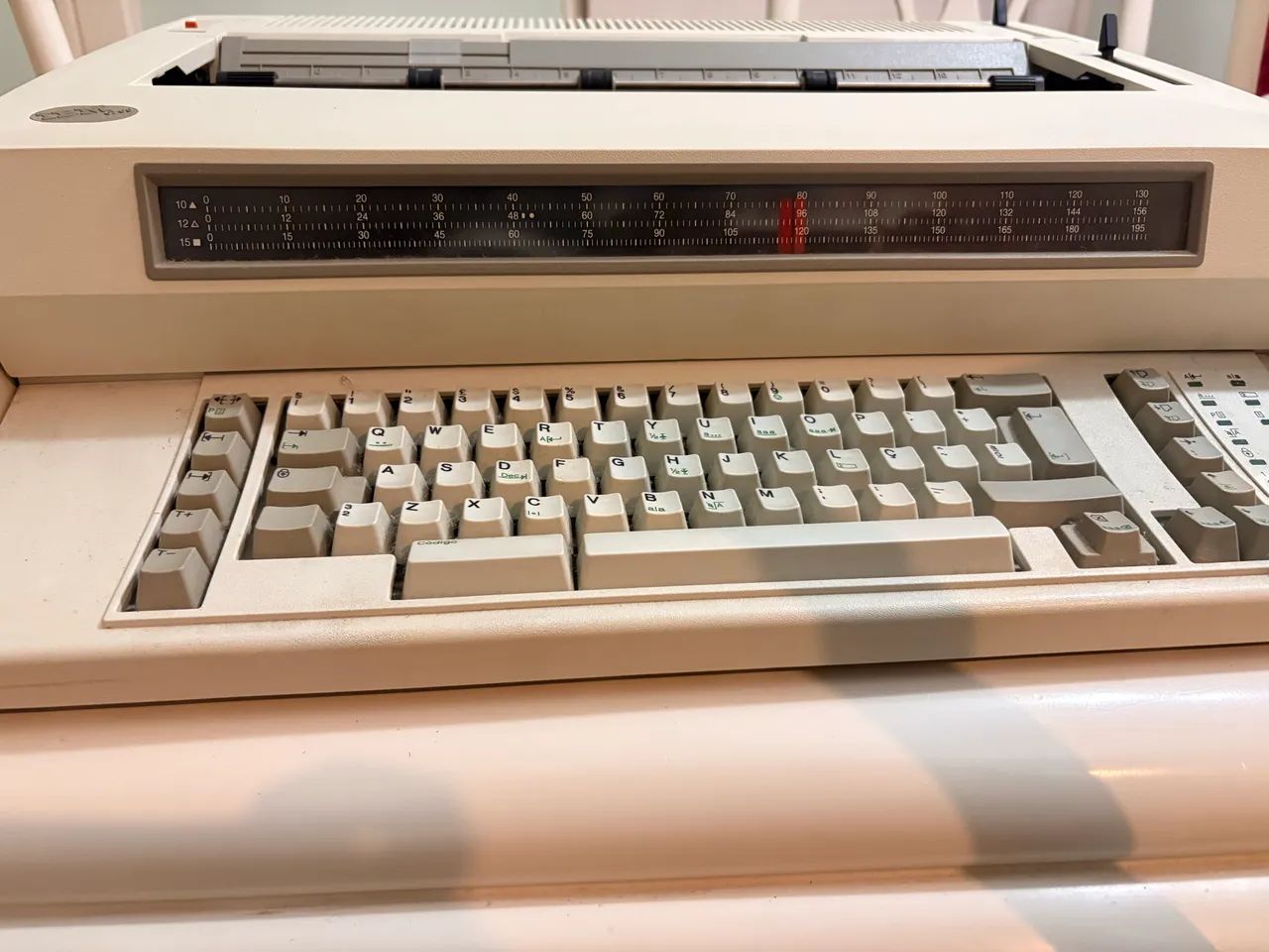 Máquina de escrever eletrônica IBM 6783