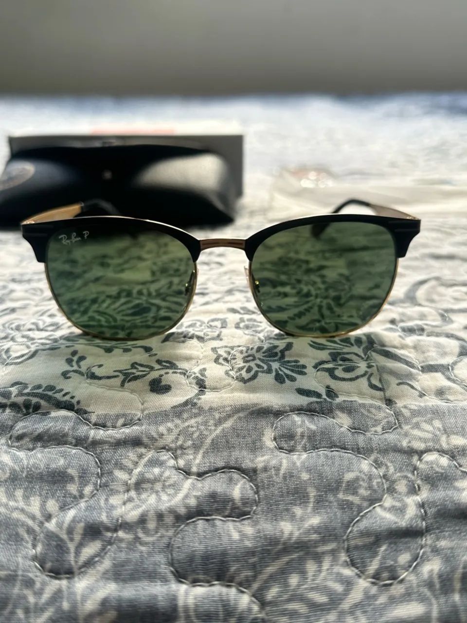 Oculos Rayban Preto Polido Com Dourado - Foto 4