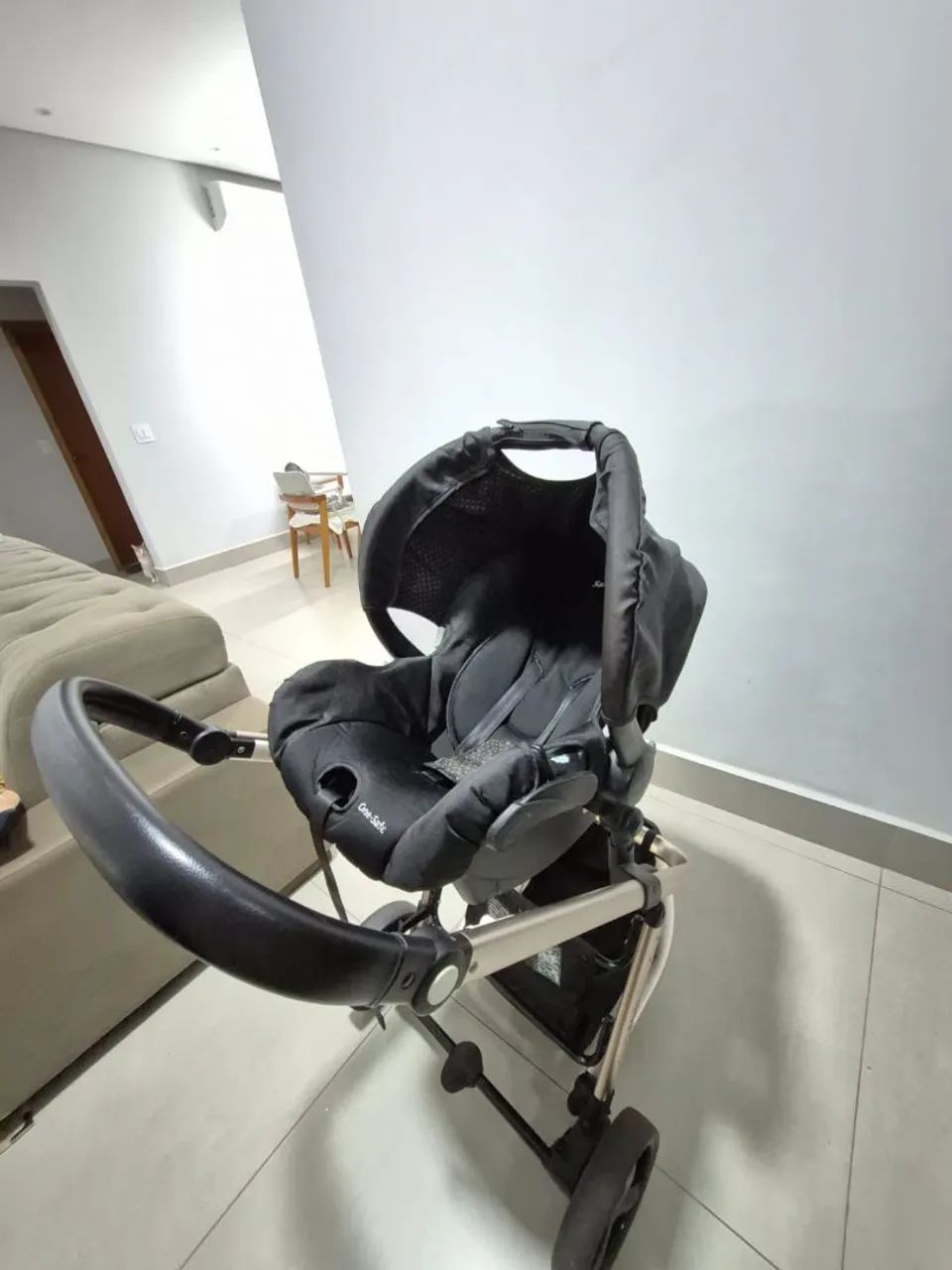 Carrinho com bebê conforto mobi - Foto 4