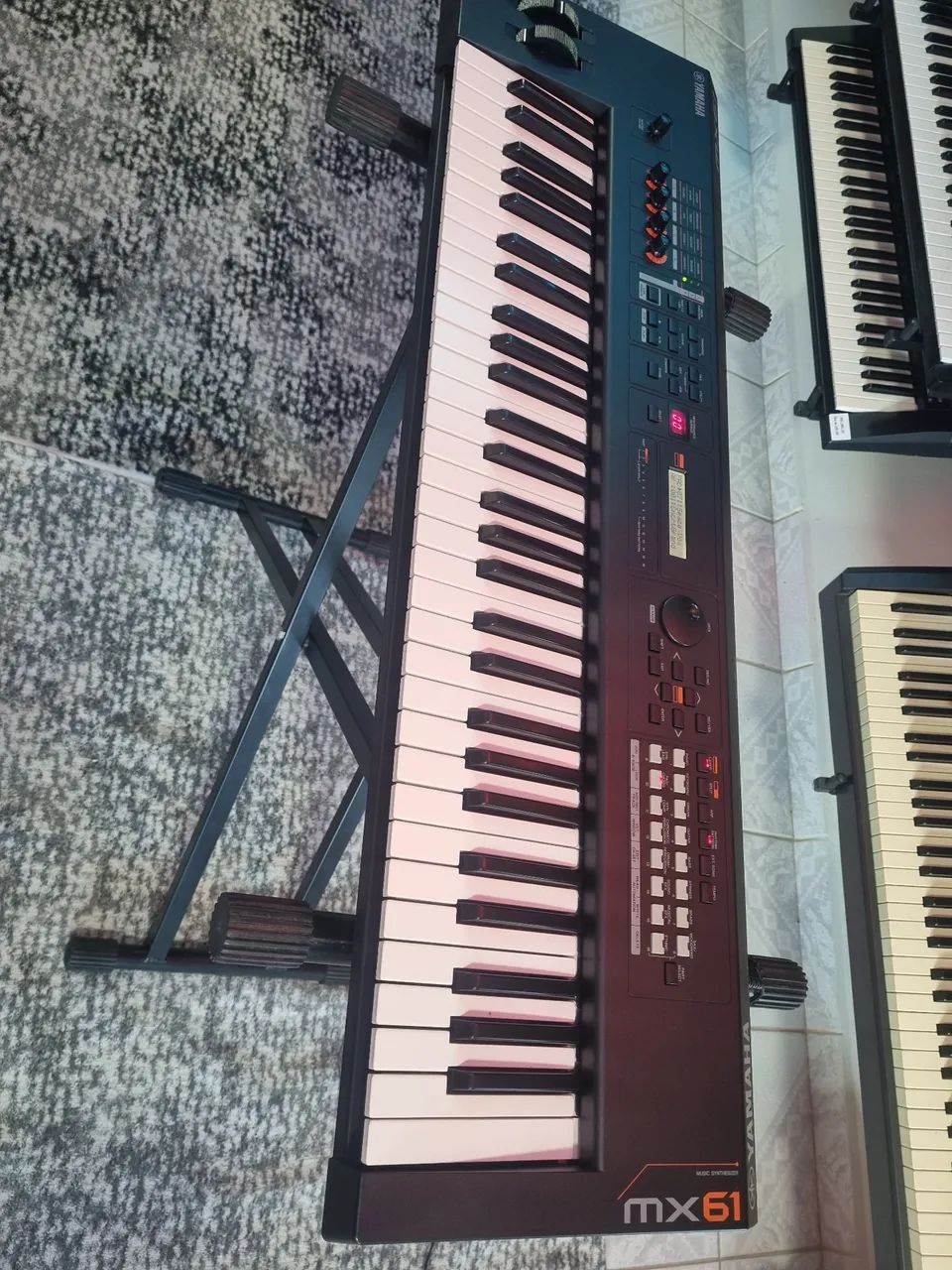 Teclado Yamaha MX61 V2 - Foto 3