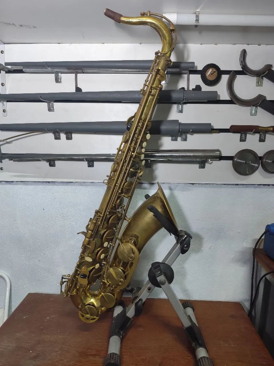 Sax tenor shelter 
