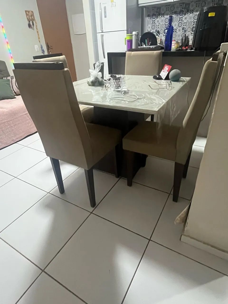 Mesa com 04 cadeiras  - Foto 5