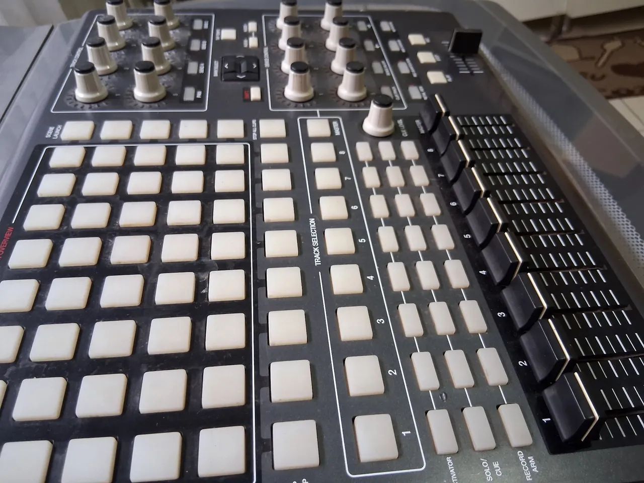 Controladora Akai Profssional APC40 Ableton Controller - Foto 3
