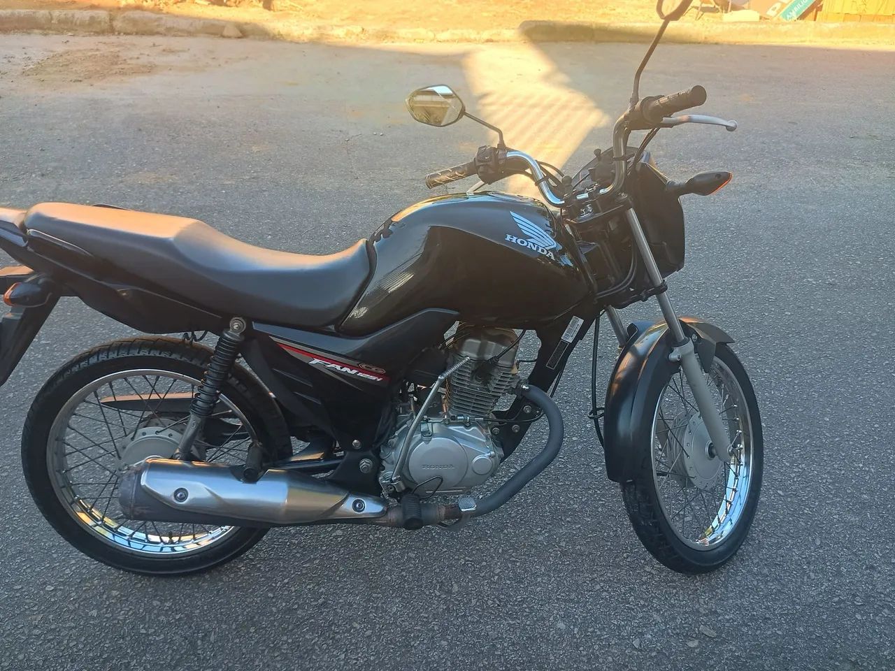 Moto Preta Fan 125  semi nova  - Foto 5
