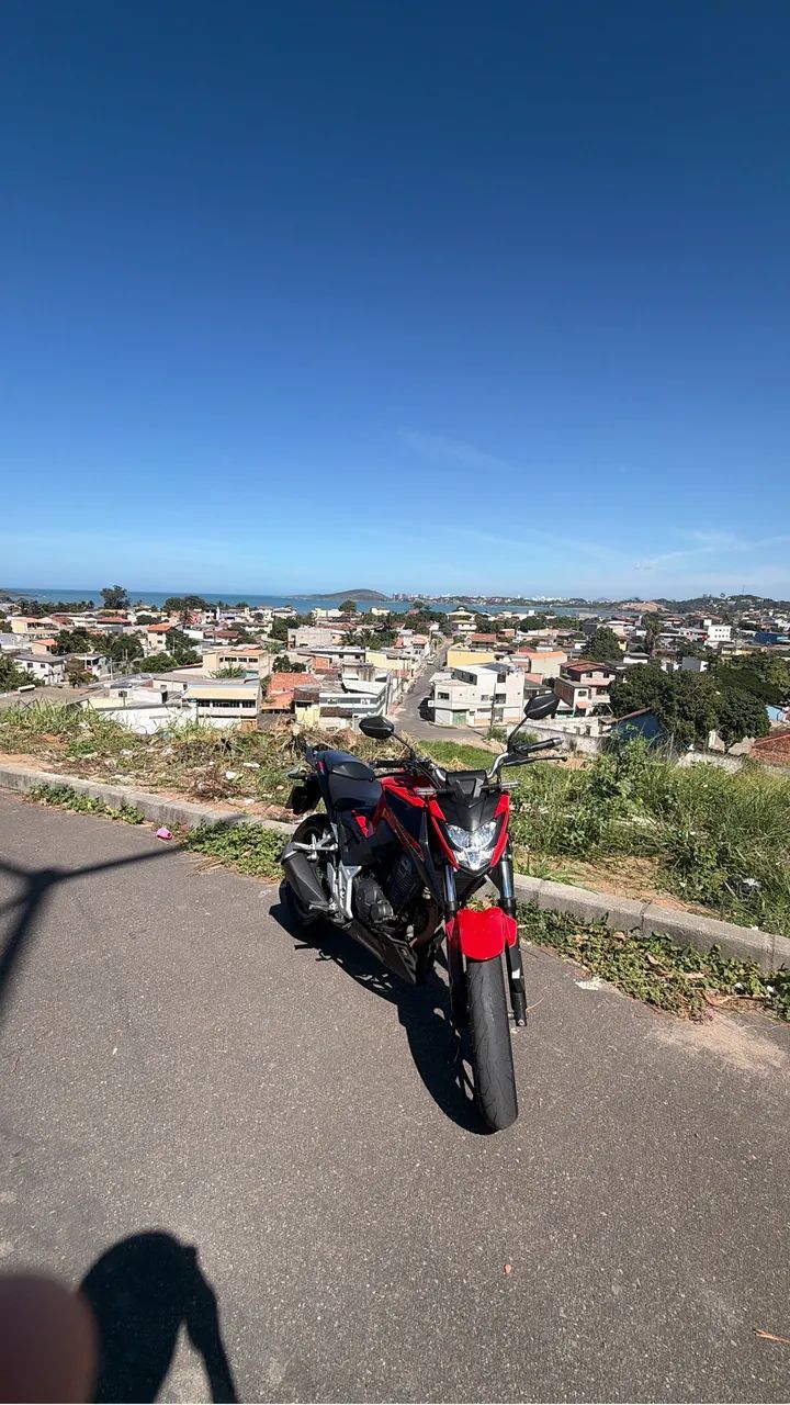 Moto CB300F 