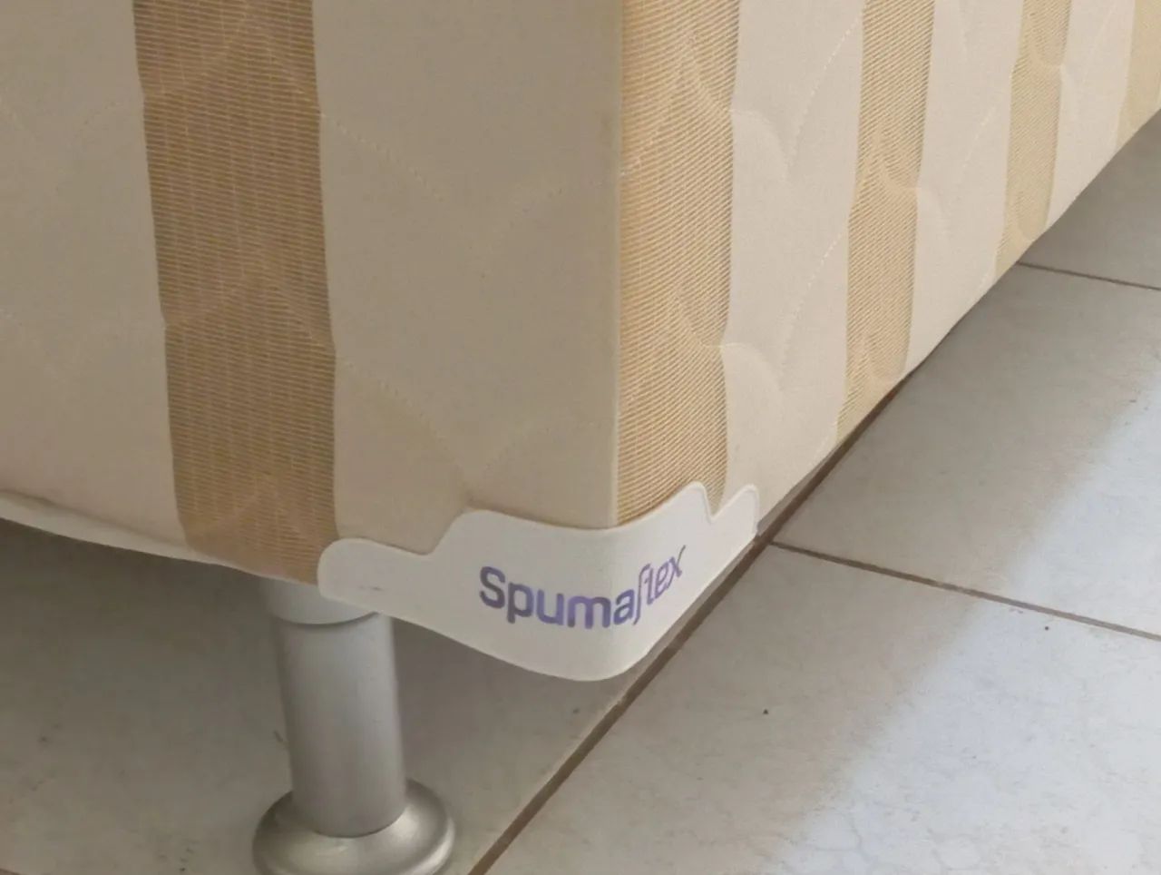 Base de cama spumaflex em bom estado de uso  - Foto 3