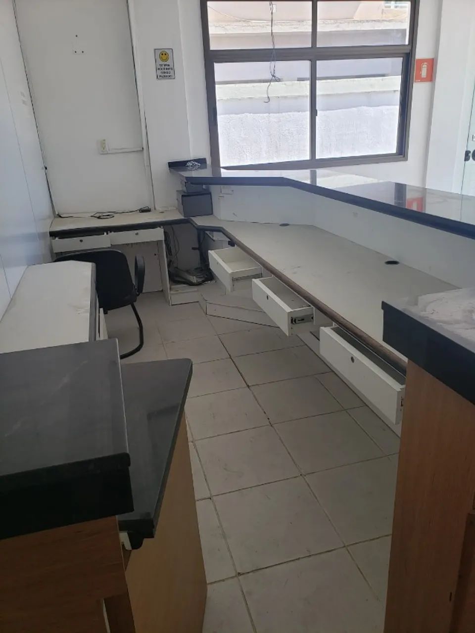 Balcão e Móveis de uma Clínica Médica. - Foto 4