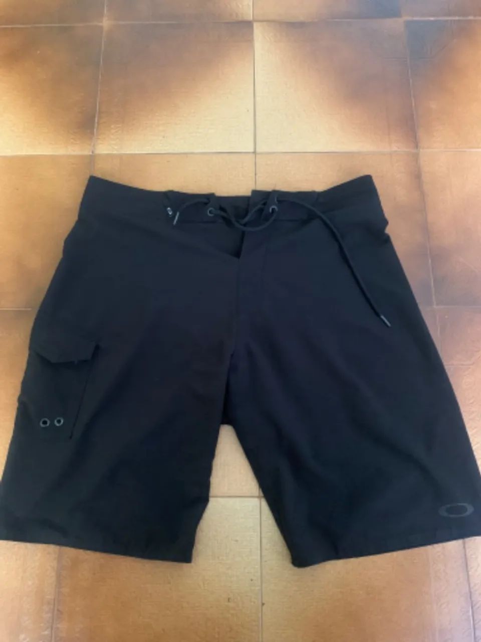 Bermuda Oakley tamanho 40 na cor preta