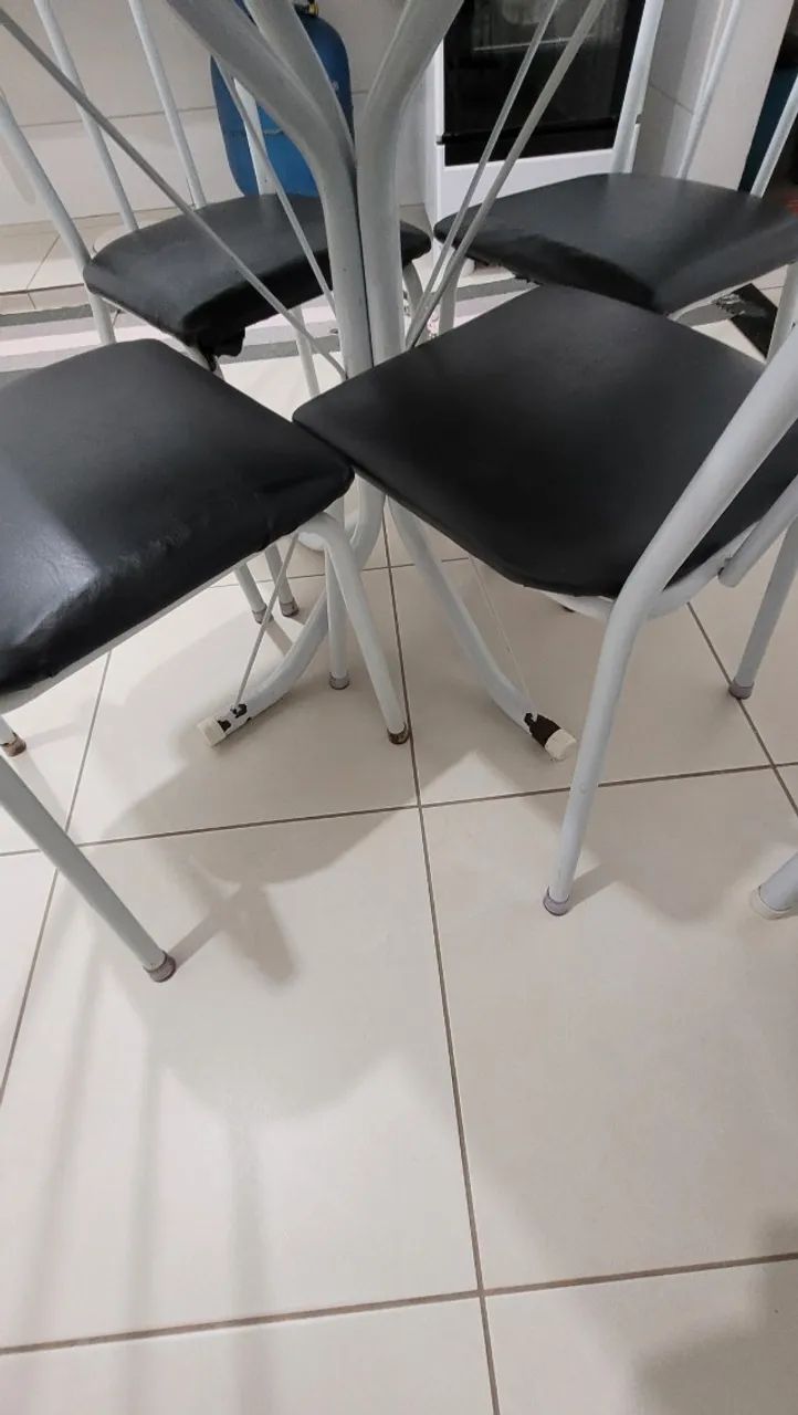 Mesa de mármore com 4 cadeiras  - Foto 4