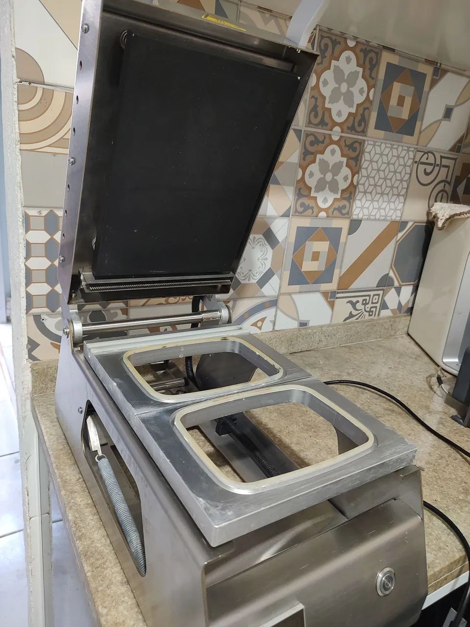 Seladora de bandejas Marmitex 