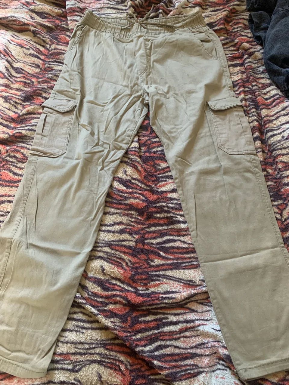 Calça cargo nova 