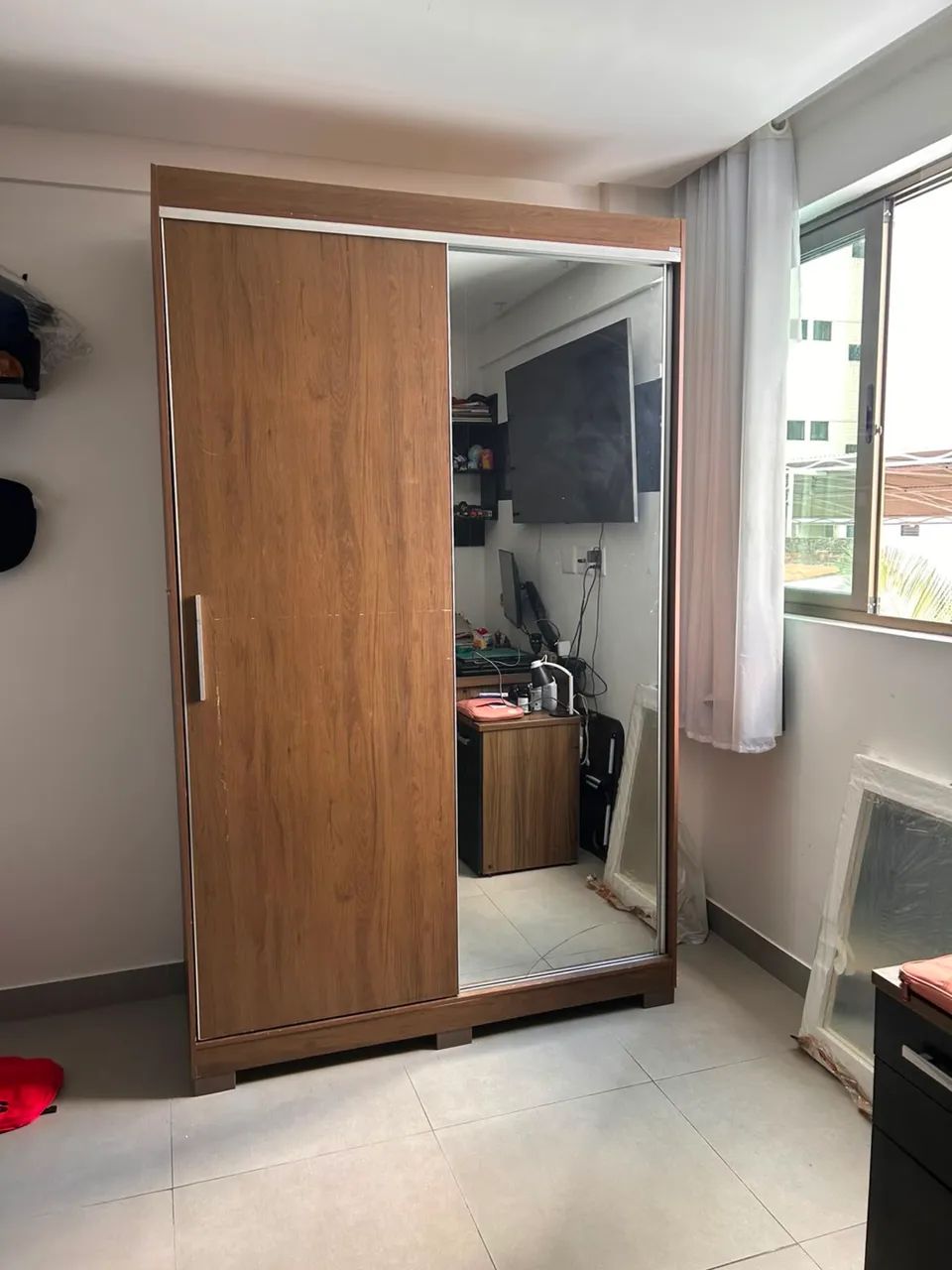Guarda-roupas de correr solteiro com espelho