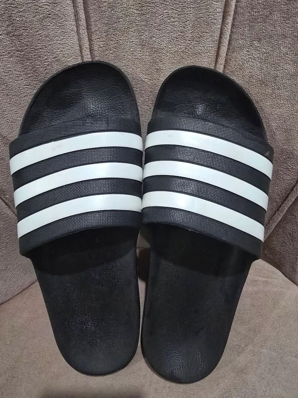 Chinelo Adidas 41/42 - Foto 2