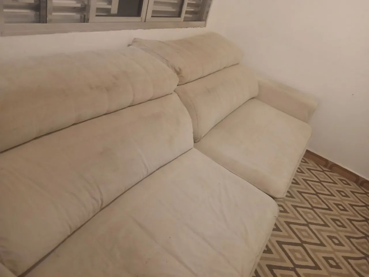 Vendo um sofá usado 