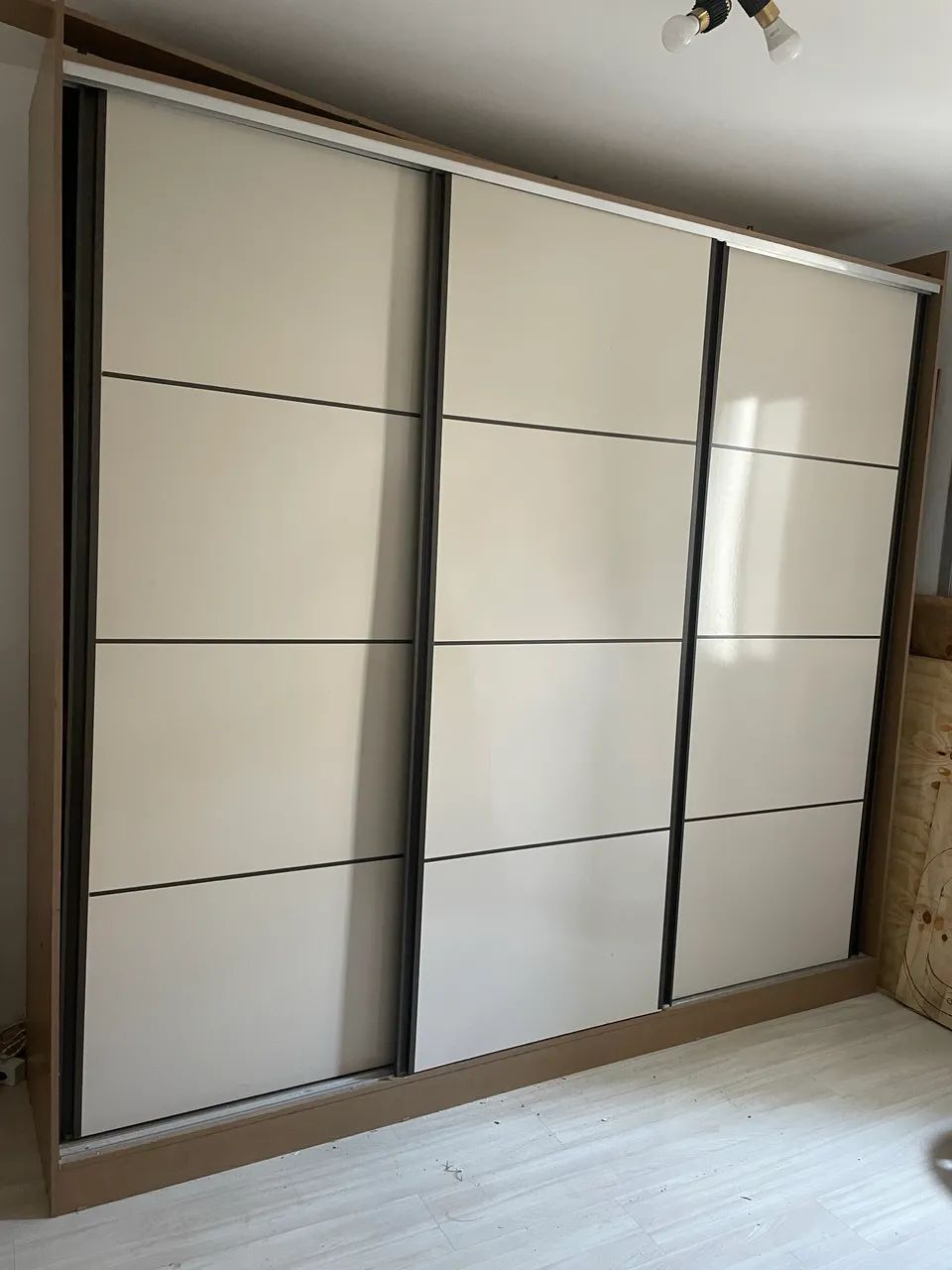 Guarda roupa 3 portas +comoda - Foto 5
