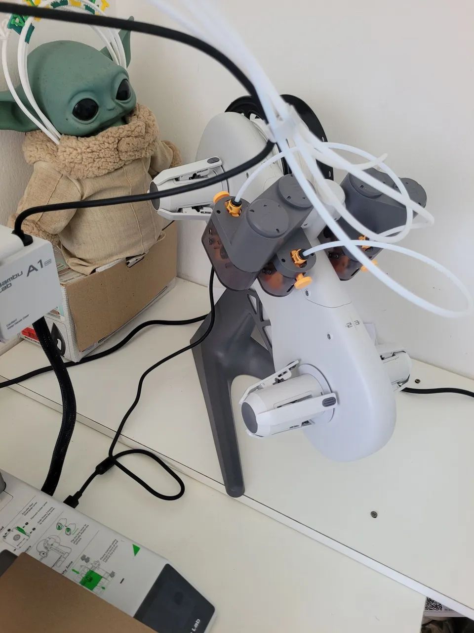 Impressora 3d Bambu Lab A1 mini com AMS e filamento preto e branco - Foto 3