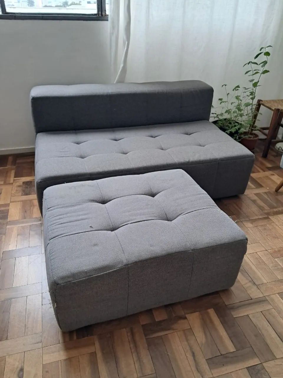 Sofá Sofo Cinza dois lugares da Tok Stok - Foto 3