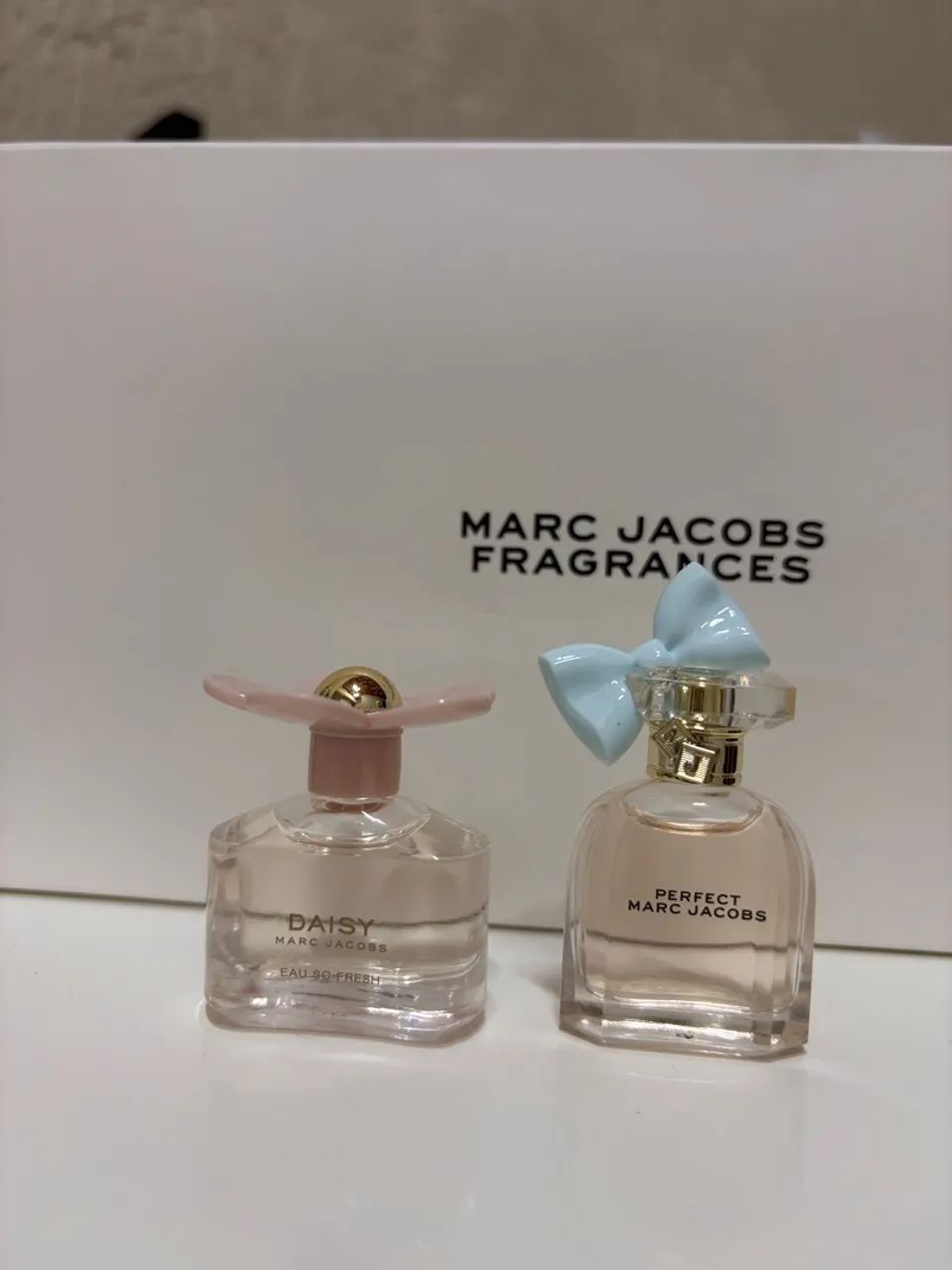 Kit Marc Jacobs Exclusivo | Nécessaire, Vela Perfumada e Mini Perfumes - Foto 2