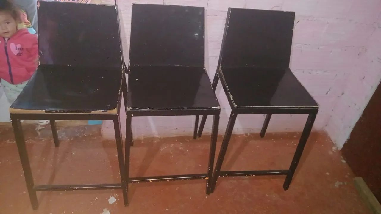 3 Cadeira banqueta 