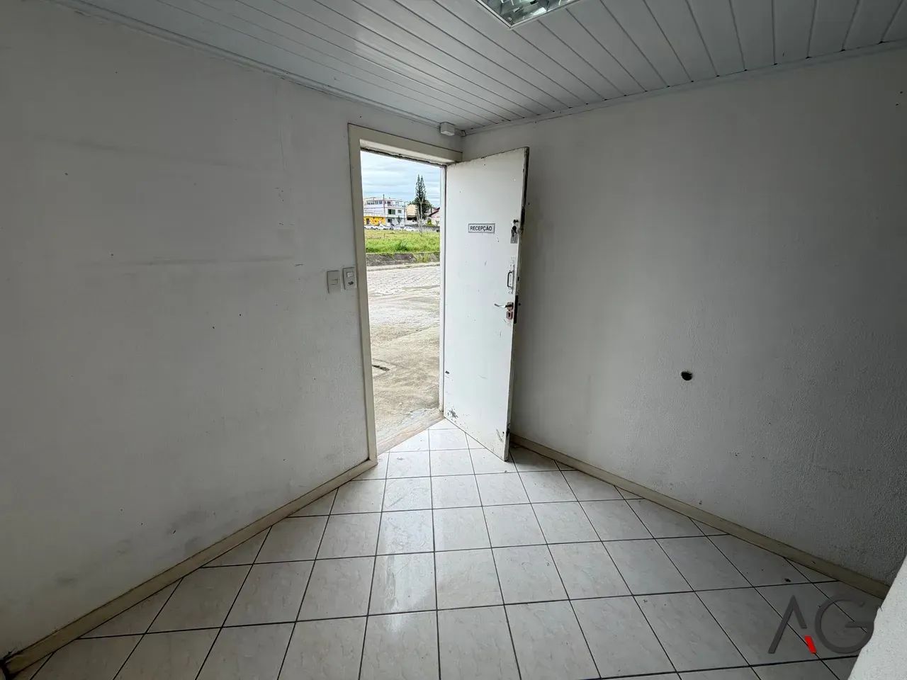 Galpão para aluguel possui 225 m² em Serraria - São José - SC - Foto 5